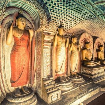 Dambulla-Cave-temple-Culturale-Triangle-sri-lanka (2) (1)